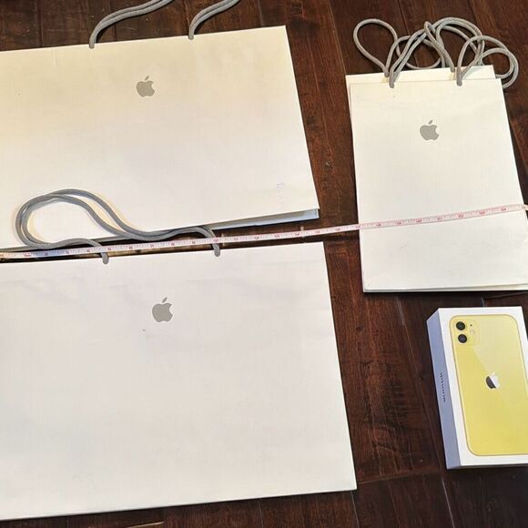 Apple shopping box (4) and iphone 11 box bundle - Picture 4 of 4